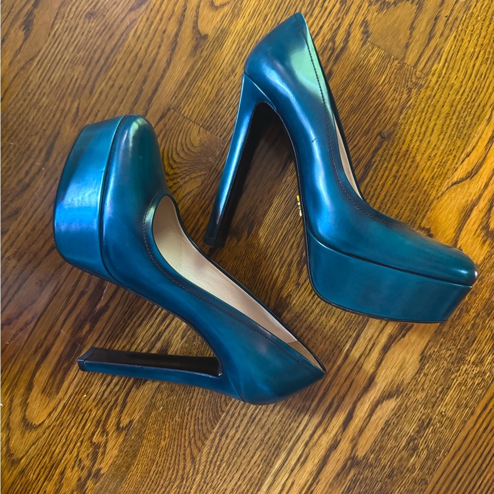 Coolest Prada heels, size 7, emerald